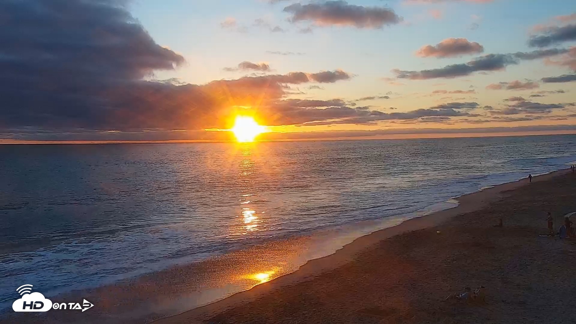 Snapshot of Carlsbad Beach Surf Live Webcam taken Aug 14, 2026, 7:28pm PDT