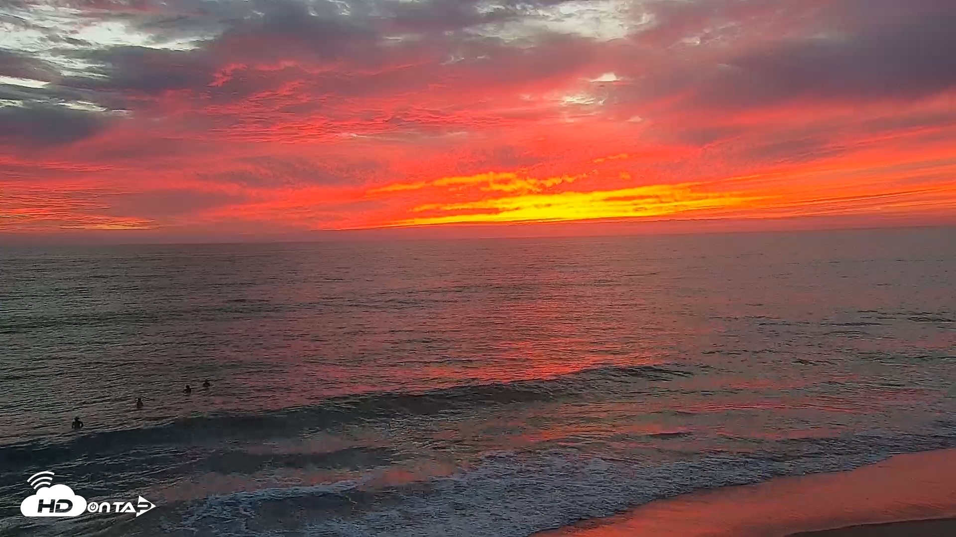 Snapshot of Carlsbad Beach Surf Live Webcam taken Sep 26, 2026, 6:54pm PDT