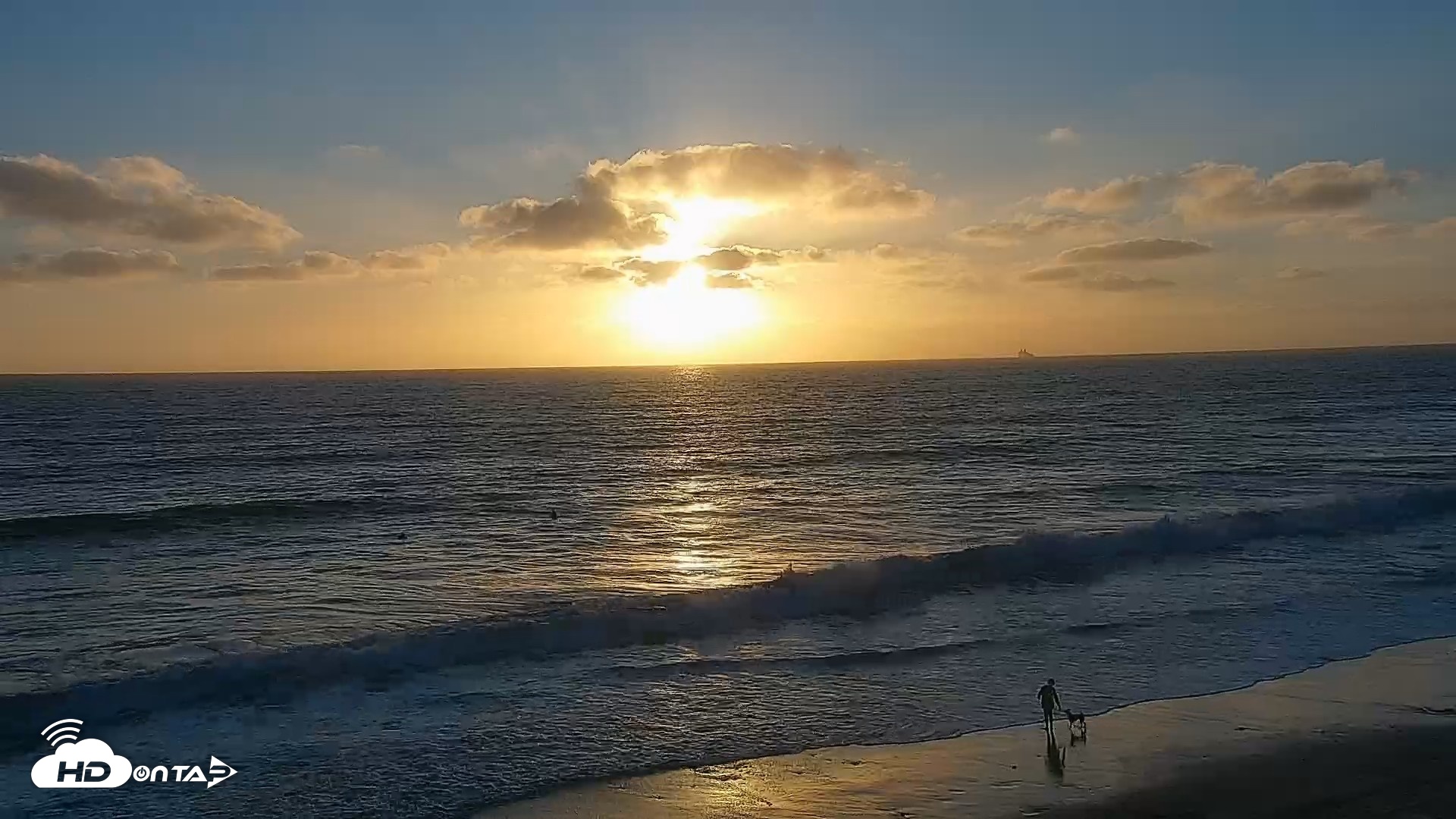 Snapshot of Carlsbad Beach Surf Live Webcam taken Sep 28, 2026, 6:20pm PDT