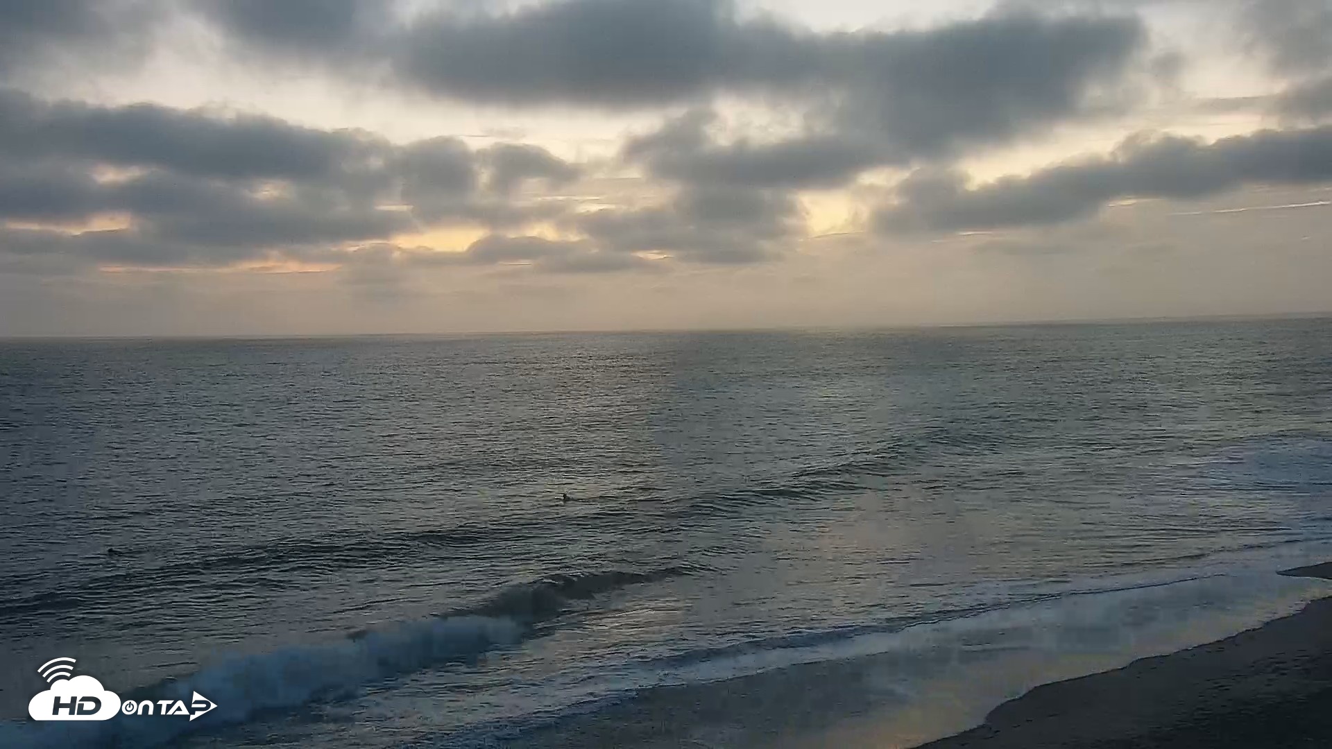 Snapshot of Carlsbad Beach Surf Live Webcam taken Aug 27, 2026, 7:39pm PDT