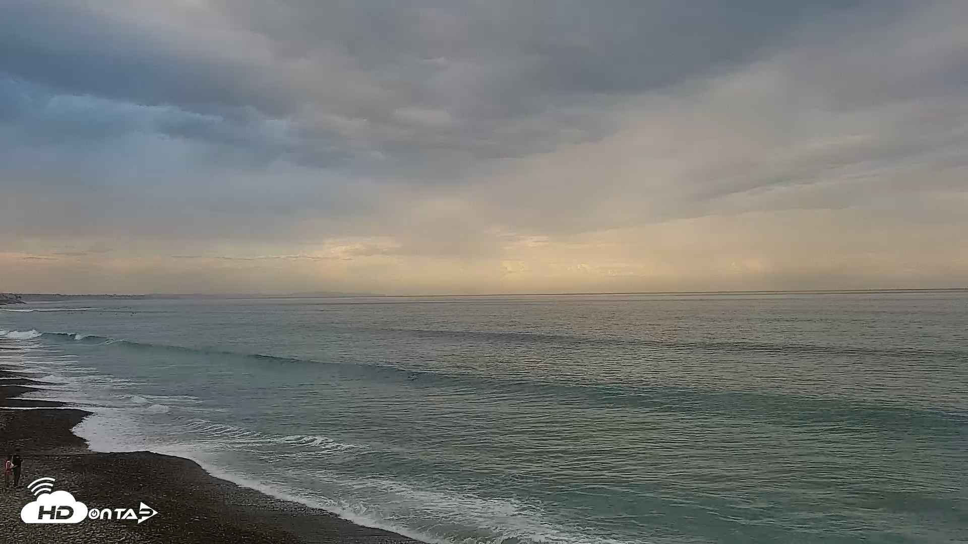 Snapshot of Carlsbad Beach Surf Live Webcam taken Oct 17, 2026, 7:48am PDT