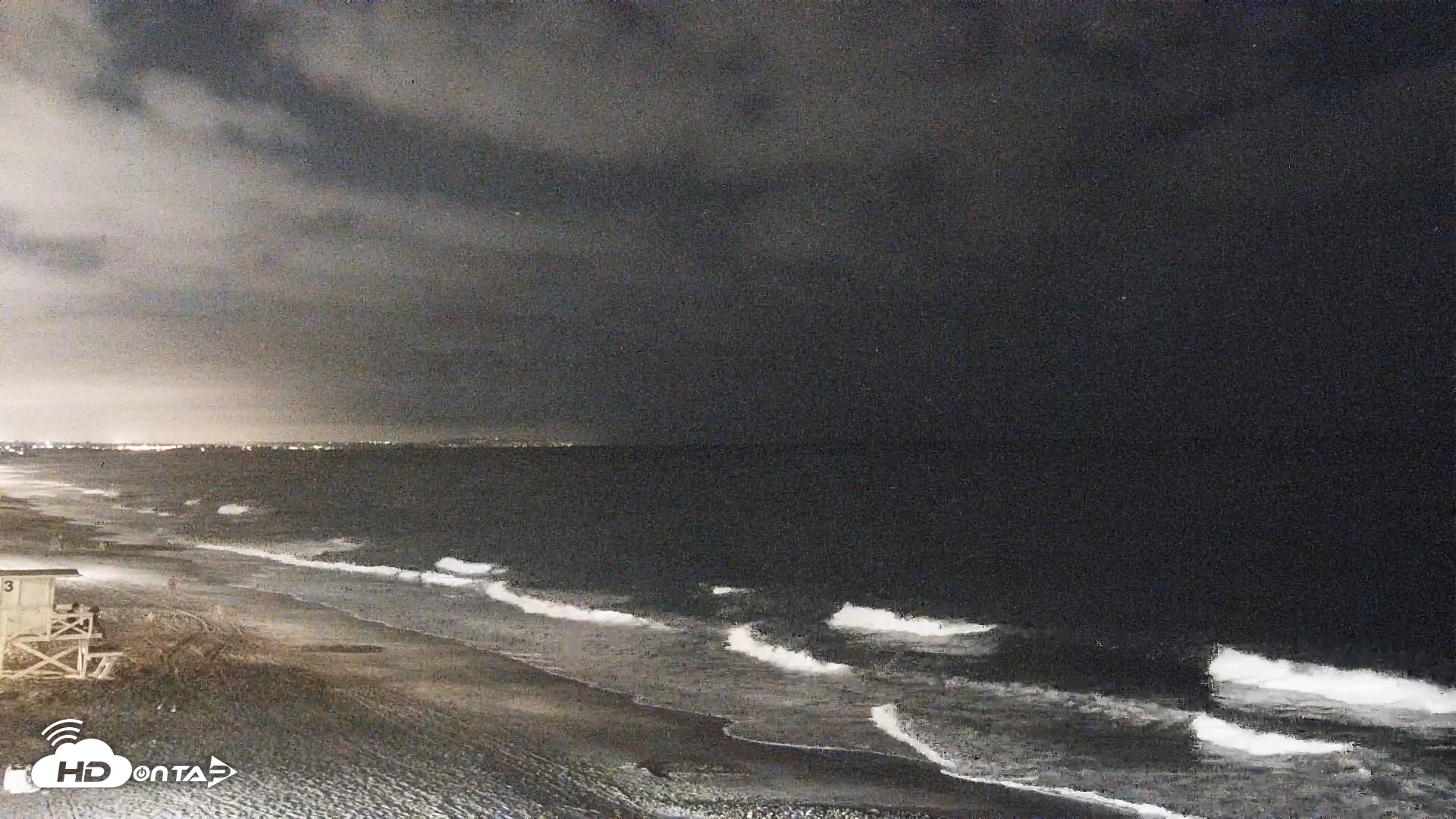Snapshot of Carlsbad Beach Surf Live Webcam taken Sep 1, 2026, 8:46pm PDT