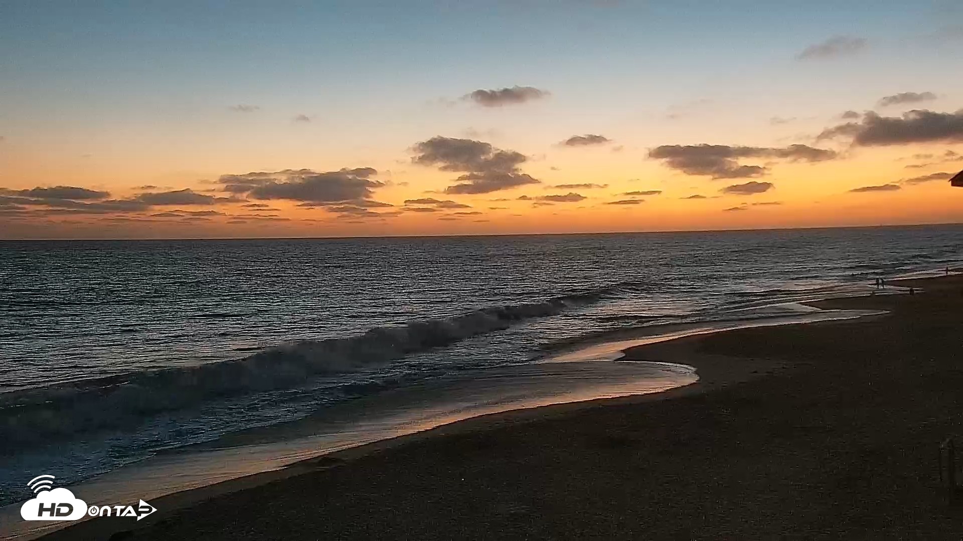 Snapshot of Carlsbad Beach Surf Live Webcam taken Jul 2, 2026, 8:37pm PDT