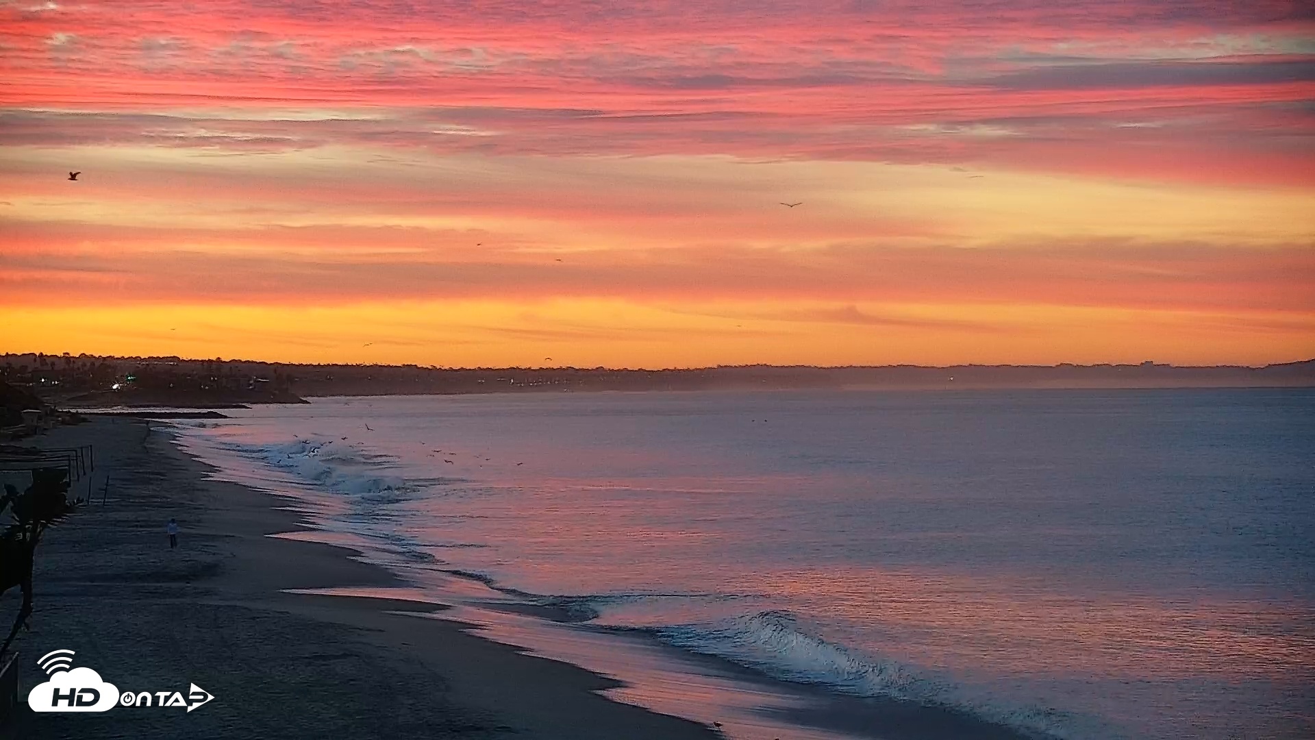 Snapshot of Carlsbad Beach Surf Live Webcam taken Dec 4, 2025, 6:23am PST