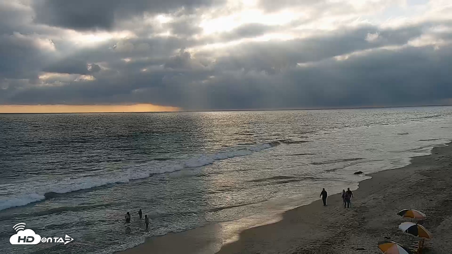 Snapshot of Carlsbad Beach Surf Live Webcam taken May 23, 2026, 6:31pm PDT