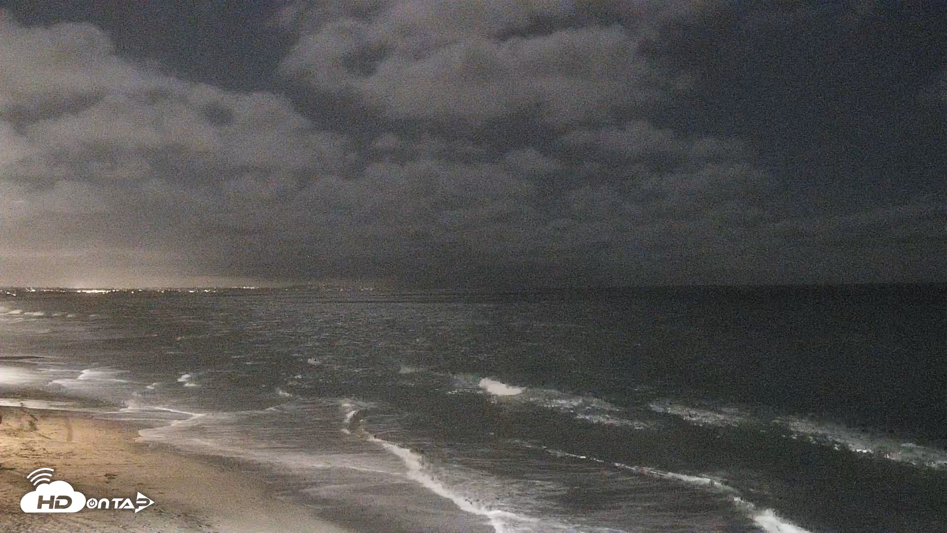 Snapshot of Carlsbad Beach Surf Live Webcam taken Sep 22, 2026, 9:30pm PDT
