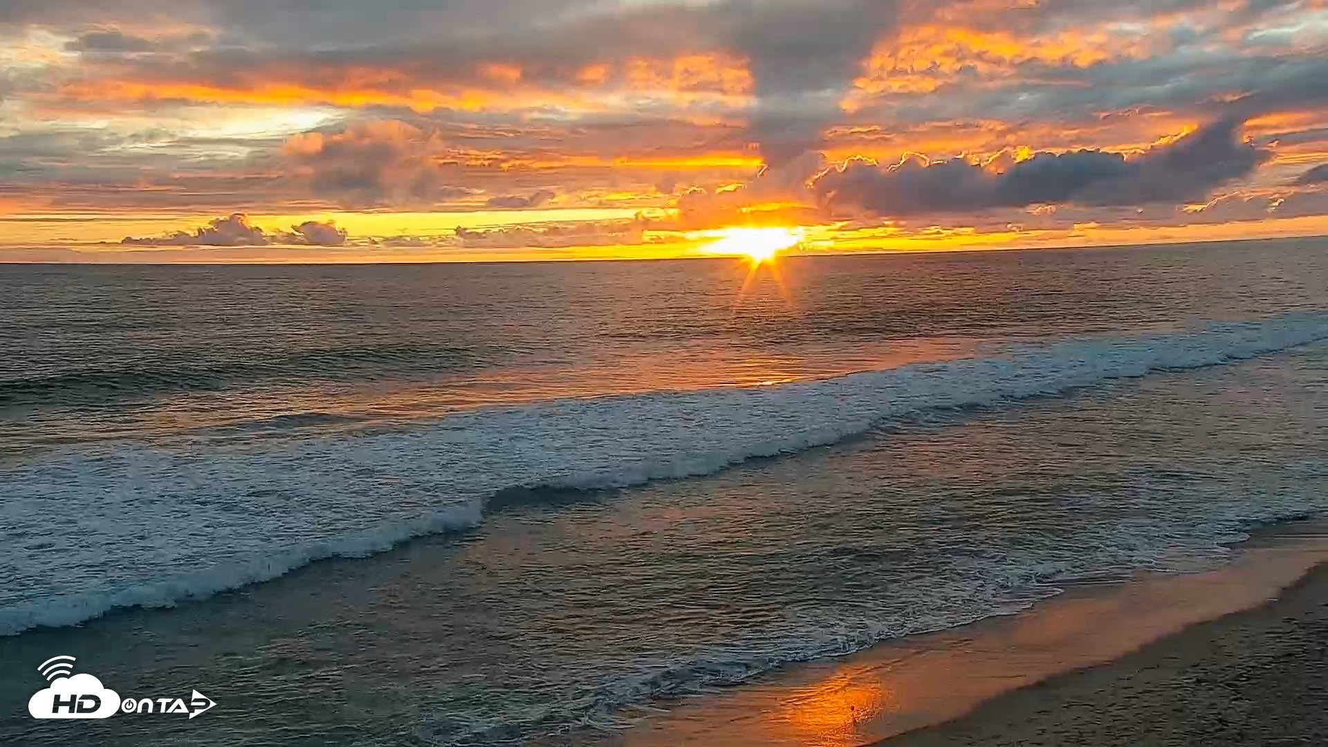 Snapshot of Carlsbad Beach Surf Live Webcam taken Apr 12, 2026, 7:19pm PDT