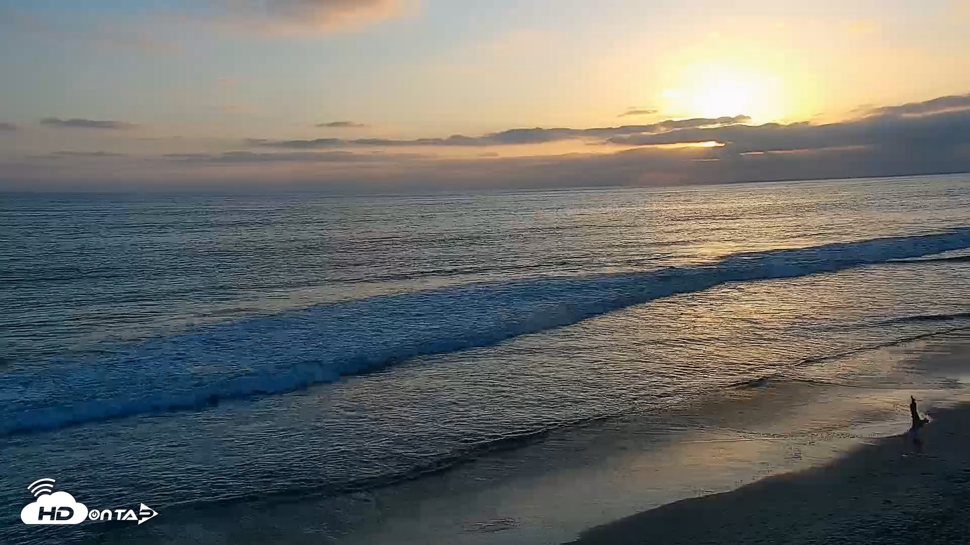 Snapshot of Carlsbad Beach Surf Live Webcam taken May 10, 2026, 7:24pm PDT