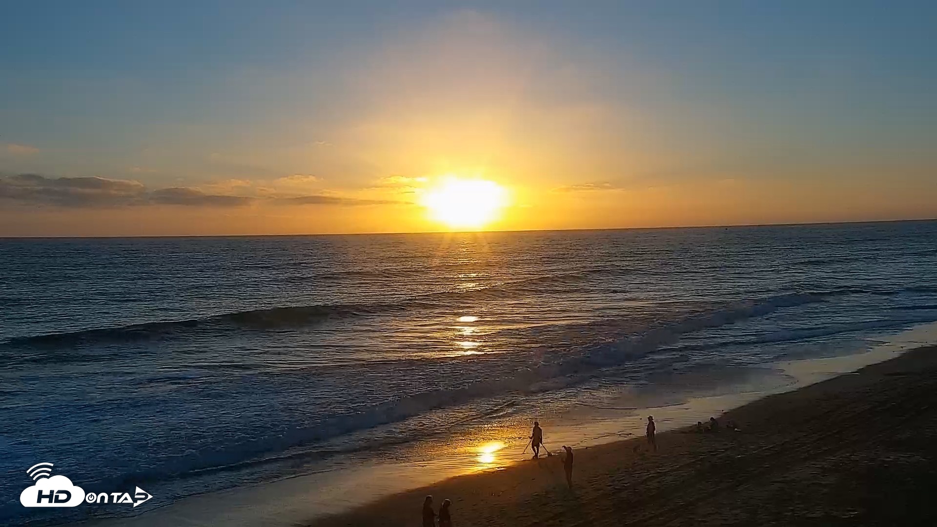 Snapshot of Carlsbad Beach Surf Live Webcam taken Aug 31, 2026, 7:07pm PDT