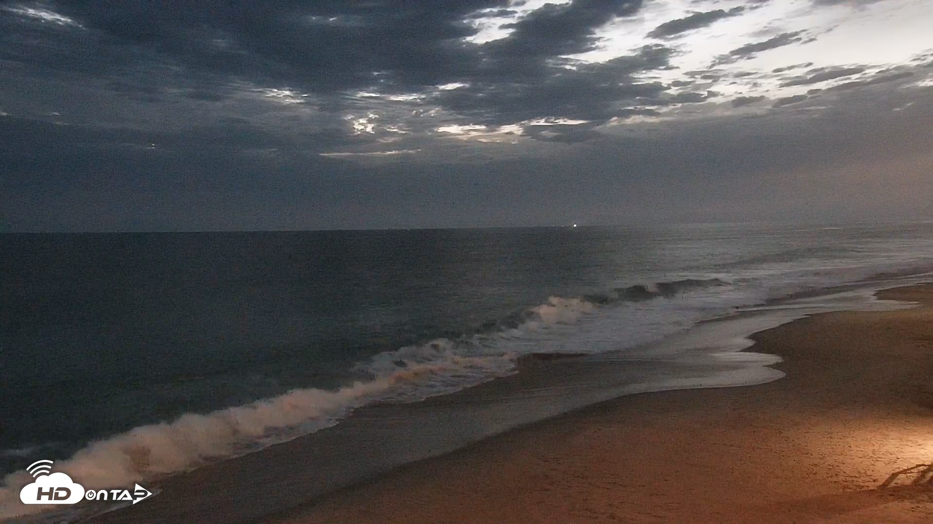 Snapshot of Carlsbad Beach Surf Live Webcam taken Jul 11, 2026, 8:39pm PDT
