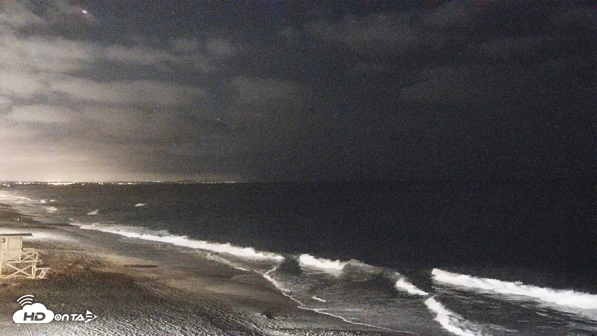 Snapshot of Carlsbad Beach Surf Live Webcam taken Sep 1, 2026, 9:17pm PDT
