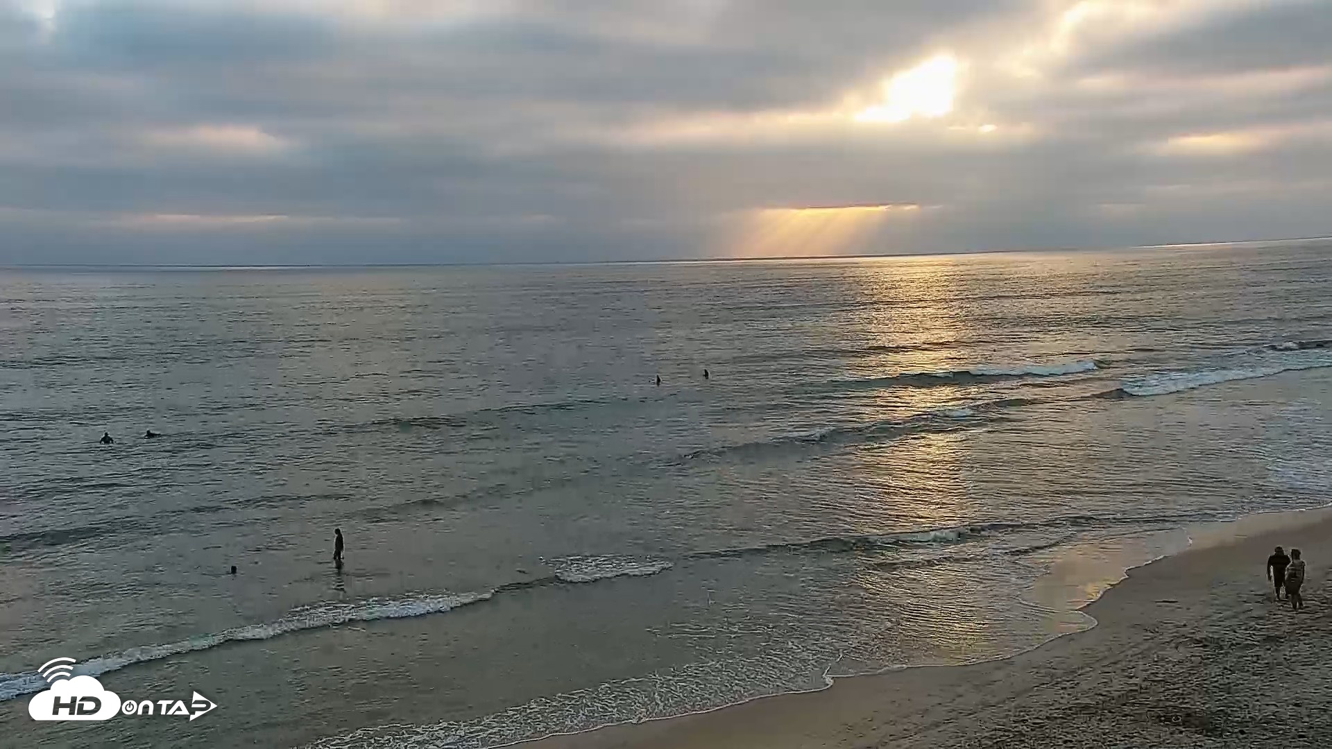 Snapshot of Carlsbad Beach Surf Live Webcam taken May 9, 2026, 7:10pm PDT