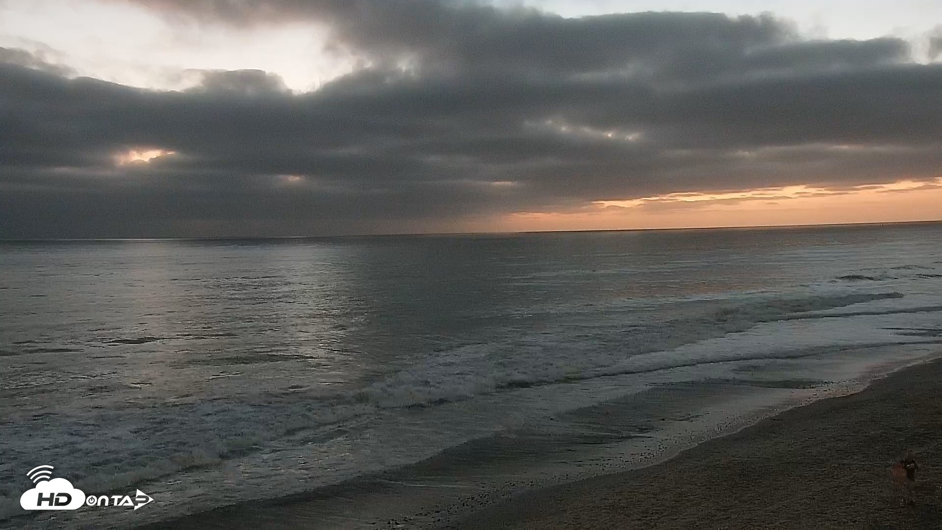 Snapshot of Carlsbad Beach Surf Live Webcam taken Sep 13, 2026, 7:28pm PDT
