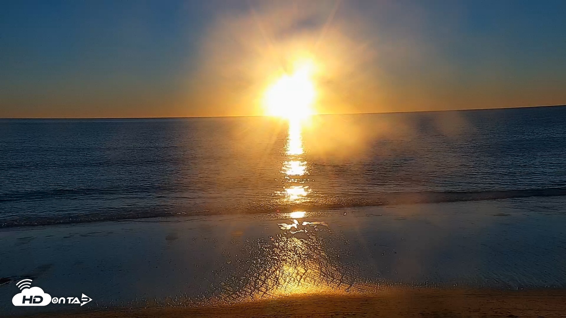 Snapshot of Carlsbad Beach Surf Live Webcam taken Dec 5, 2025, 4:30pm PST