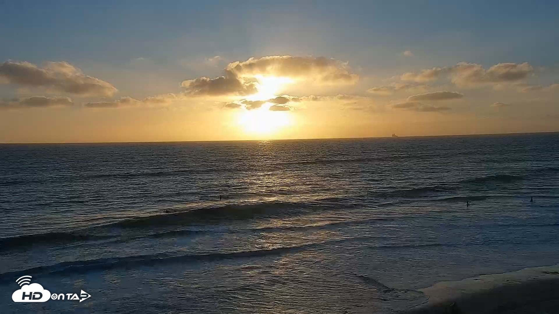 Snapshot of Carlsbad Beach Surf Live Webcam taken Sep 28, 2026, 6:20pm PDT