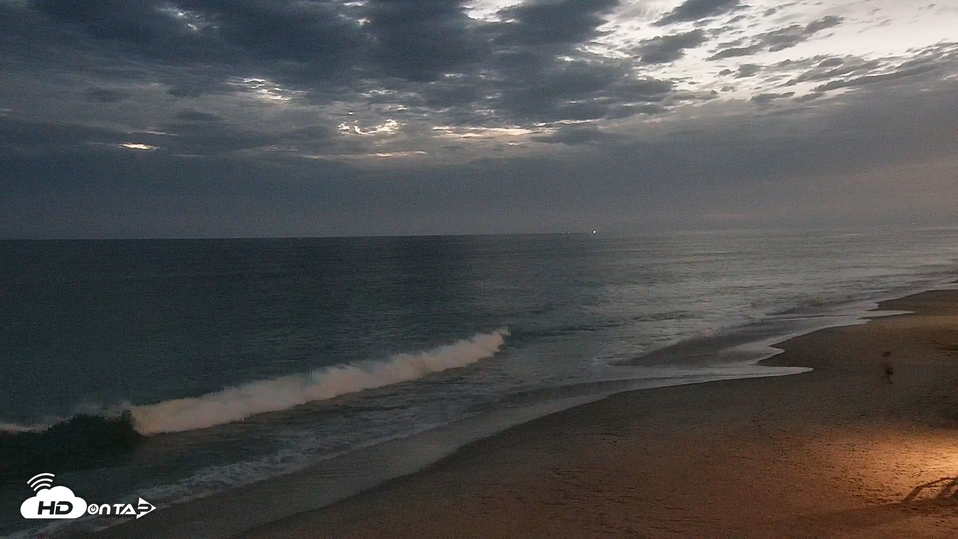 Snapshot of Carlsbad Beach Surf Live Webcam taken Jul 11, 2026, 8:36pm PDT