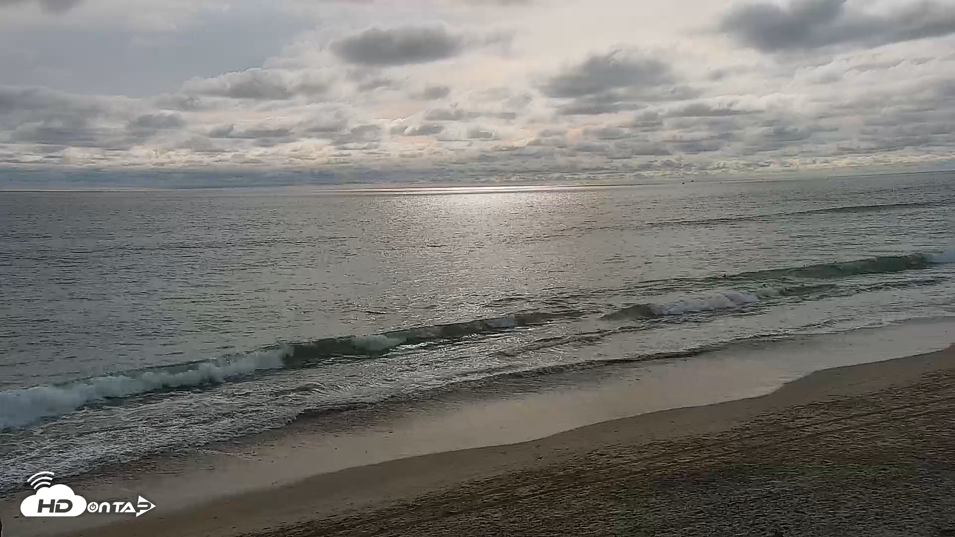 Snapshot of Carlsbad Beach Surf Live Webcam taken Aug 13, 2026, 5:35pm PDT