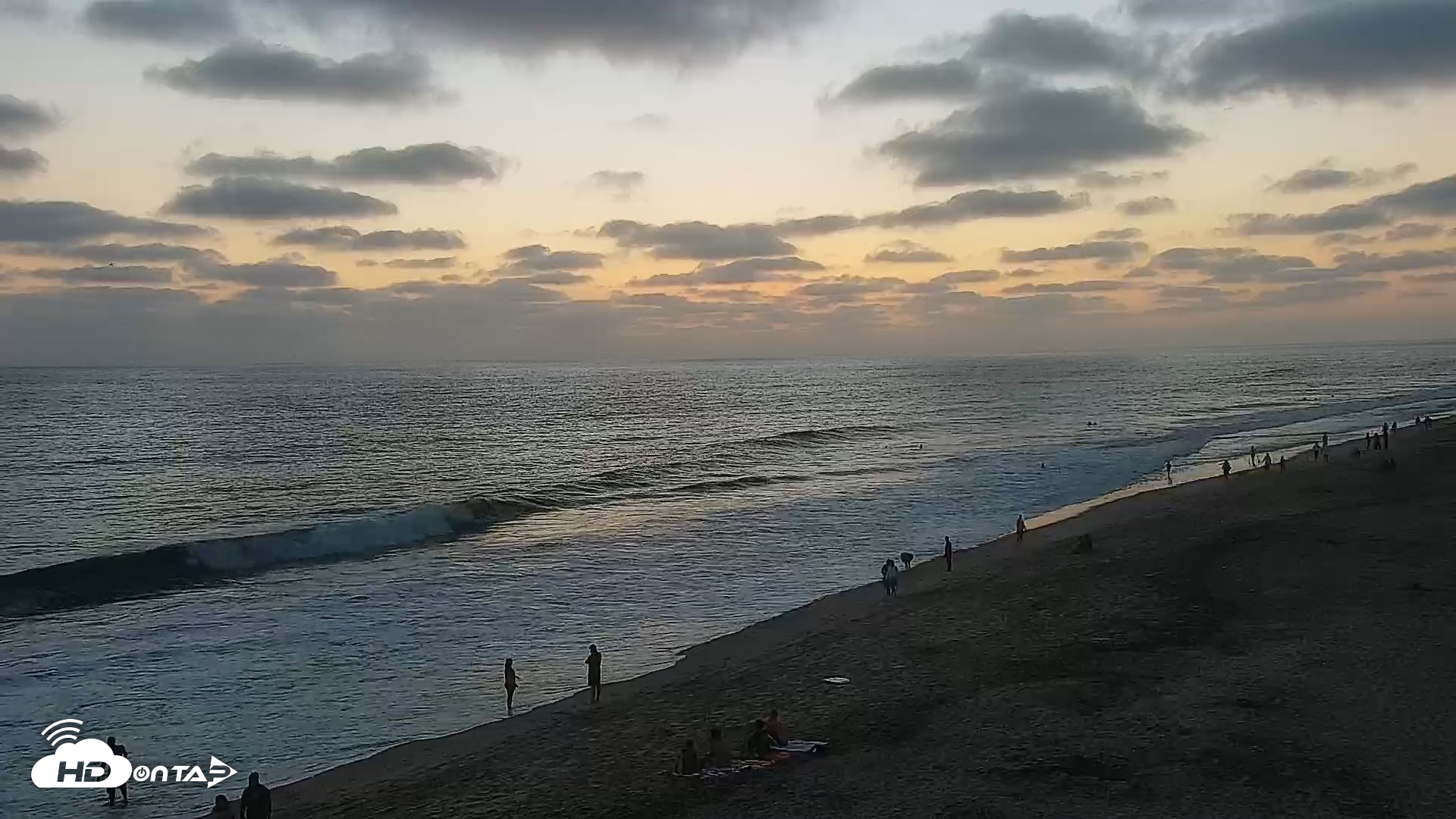 Snapshot of Carlsbad Beach Surf Live Webcam taken Aug 3, 2026, 7:51pm PDT