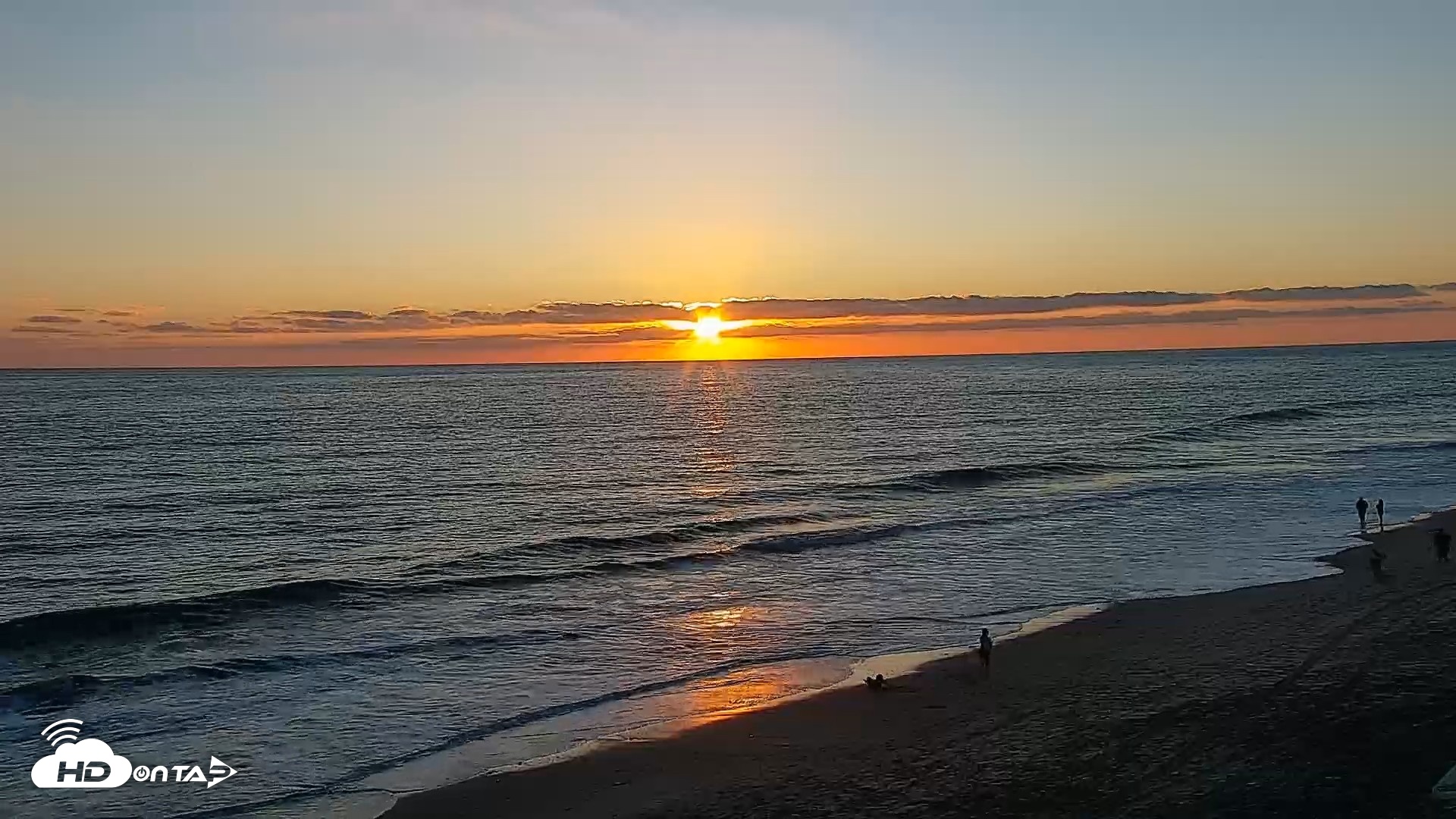 Snapshot of Carlsbad Beach Surf Live Webcam taken Sep 2, 2026, 7:07pm PDT