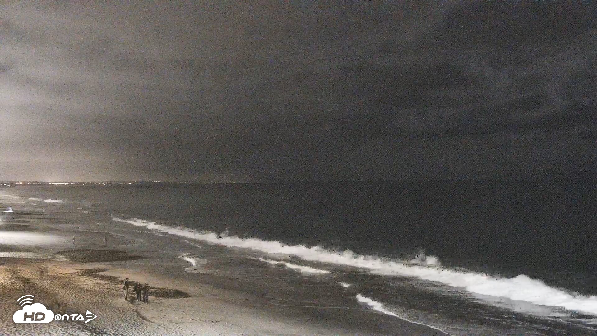 Snapshot of Carlsbad Beach Surf Live Webcam taken Sep 19, 2026, 10:04pm PDT