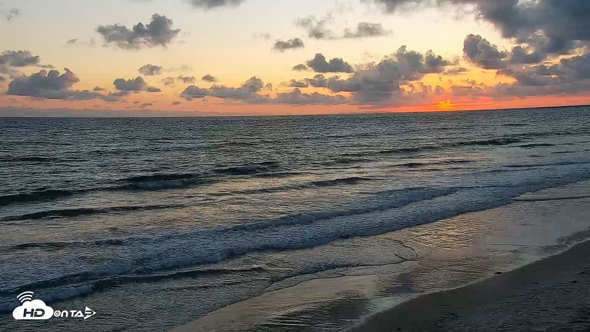 Snapshot of Carlsbad Beach Surf Live Webcam taken May 5, 2026, 7:37pm PDT