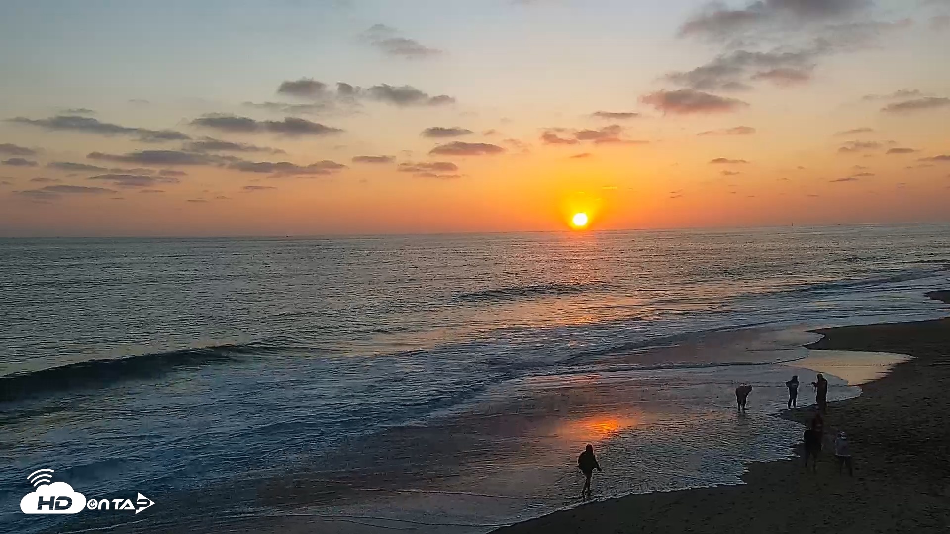 Snapshot of Carlsbad Beach Surf Live Webcam taken Jul 10, 2026, 7:57pm PDT