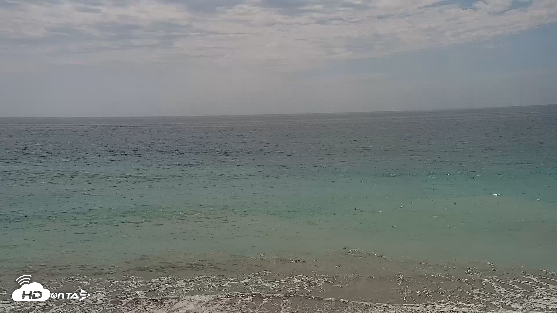 Snapshot of Carlsbad Beach Surf Live Webcam taken Aug 5, 2026, 2:29pm PDT