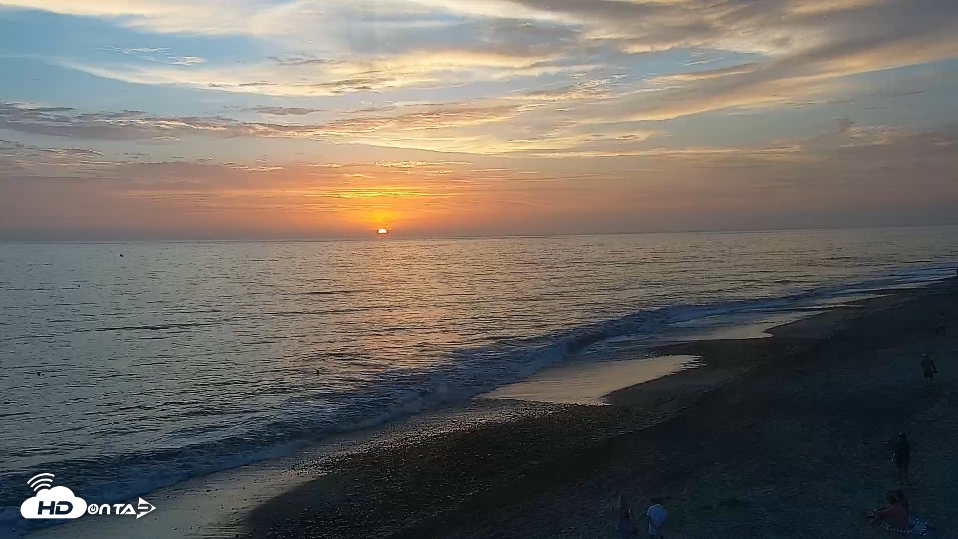 Snapshot of Carlsbad Beach Surf Live Webcam taken Aug 20, 2026, 7:28pm PDT