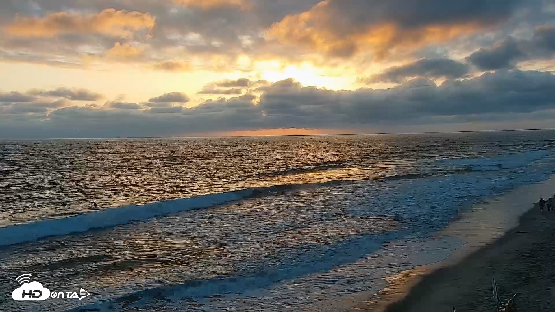 Snapshot of Carlsbad Beach Surf Live Webcam taken May 15, 2026, 7:29pm PDT