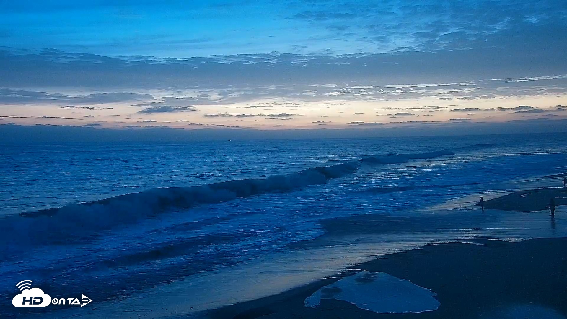 Snapshot of Carlsbad Beach Surf Live Webcam taken Jul 25, 2026, 8:23pm PDT