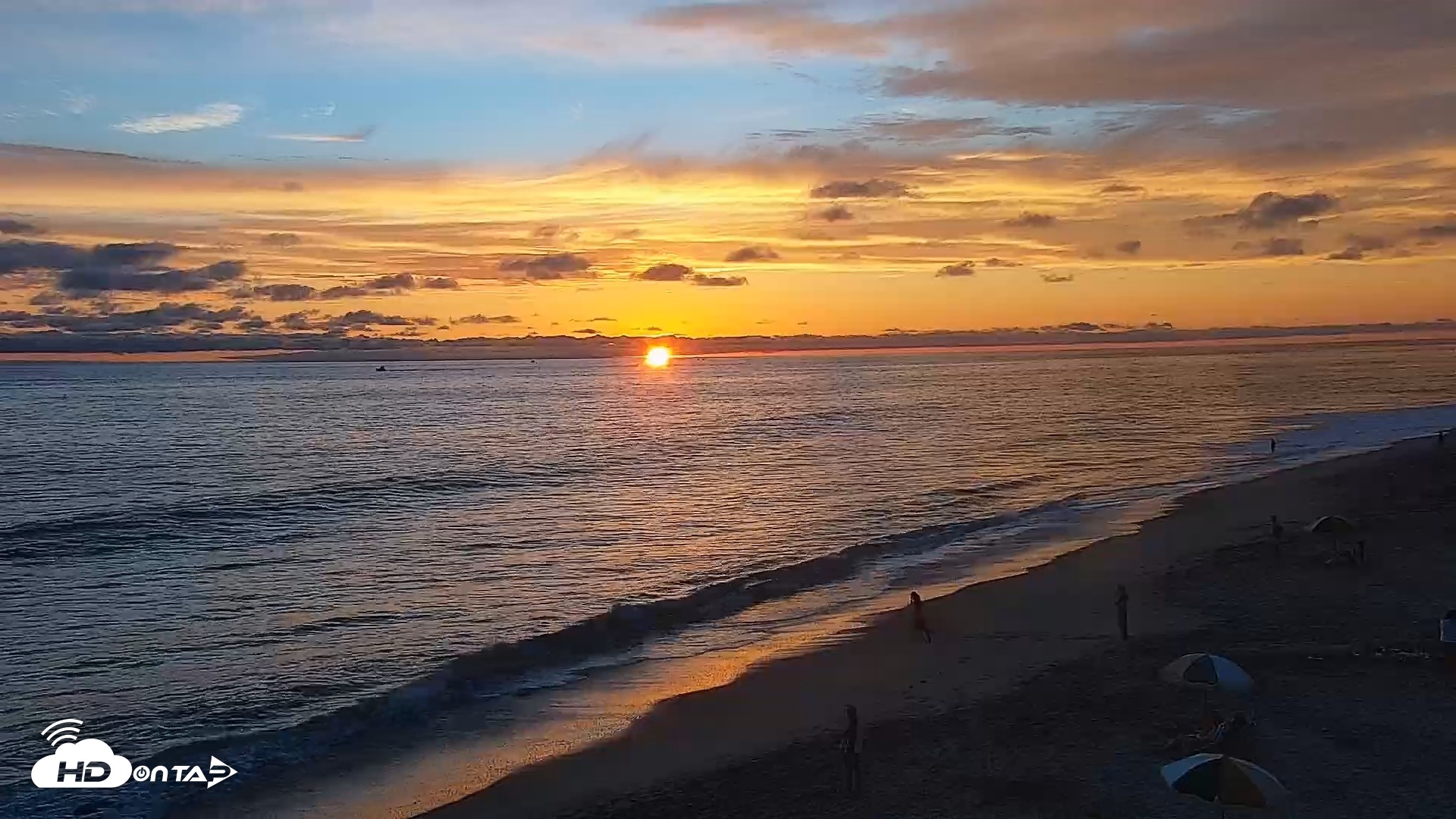 Snapshot of Carlsbad Beach Surf Live Webcam taken Aug 13, 2026, 7:37pm PDT