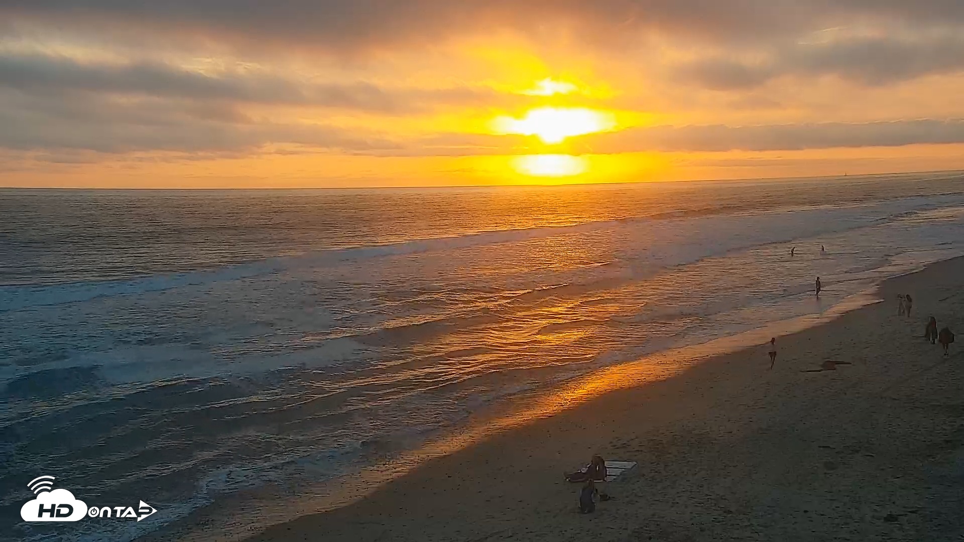 Snapshot of Carlsbad Beach Surf Live Webcam taken Jul 18, 2025, 7:40pm PDT