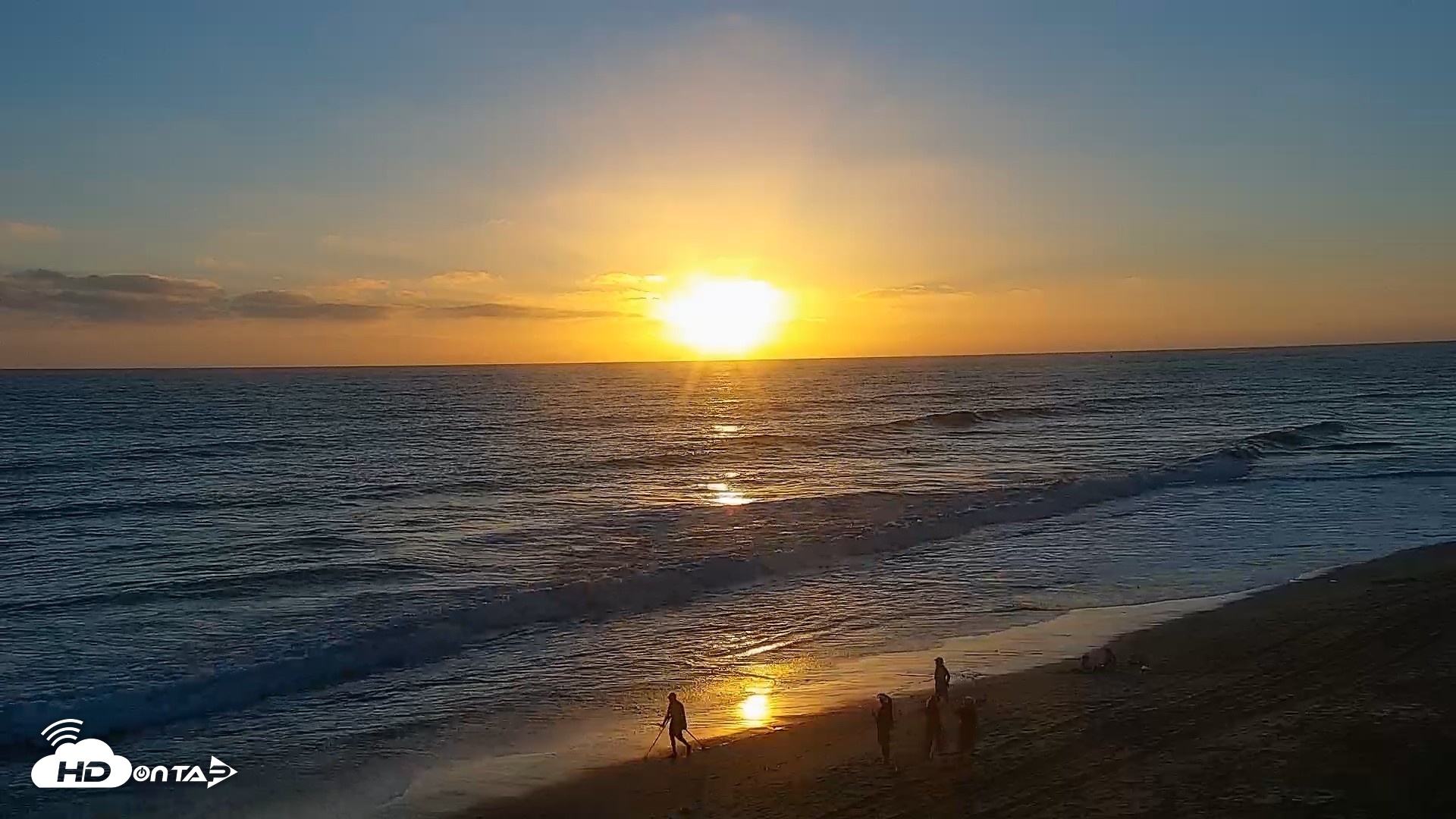 Snapshot of Carlsbad Beach Surf Live Webcam taken Aug 31, 2026, 7:08pm PDT