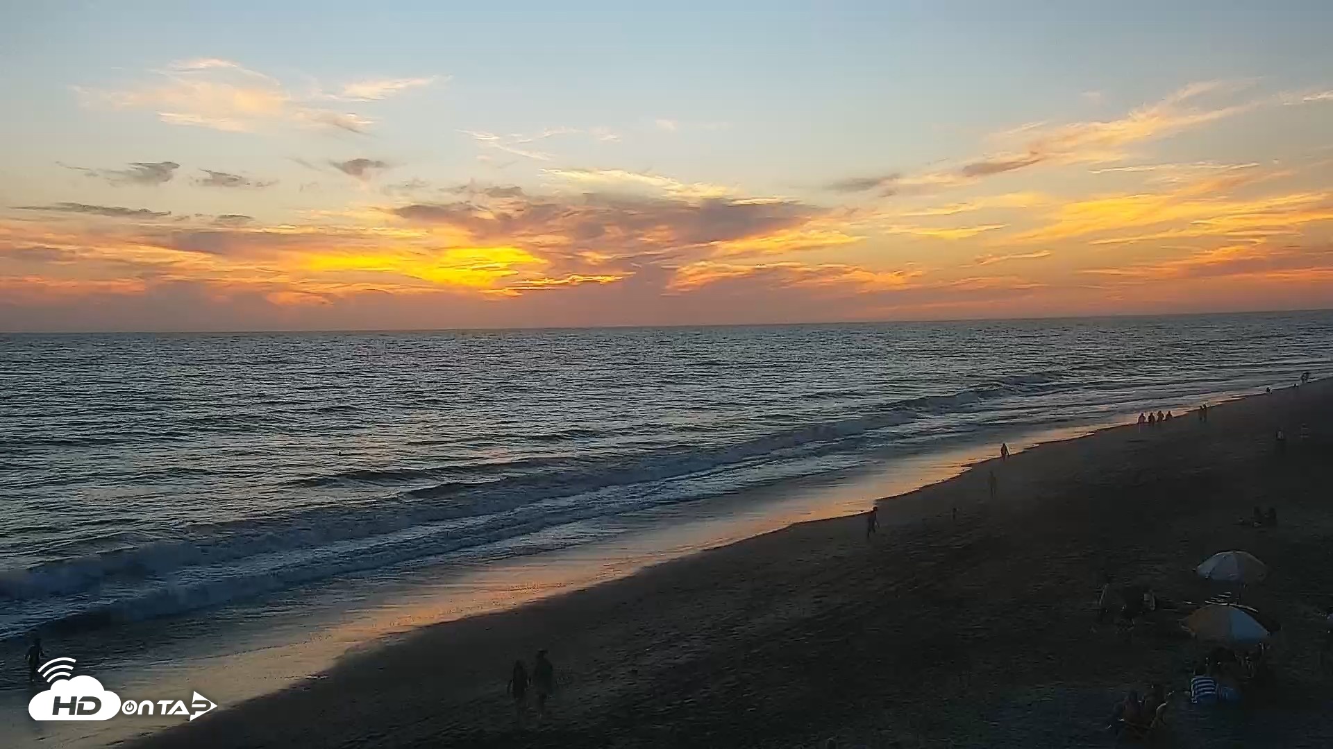 Snapshot of Carlsbad Beach Surf Live Webcam taken Aug 17, 2026, 7:36pm PDT