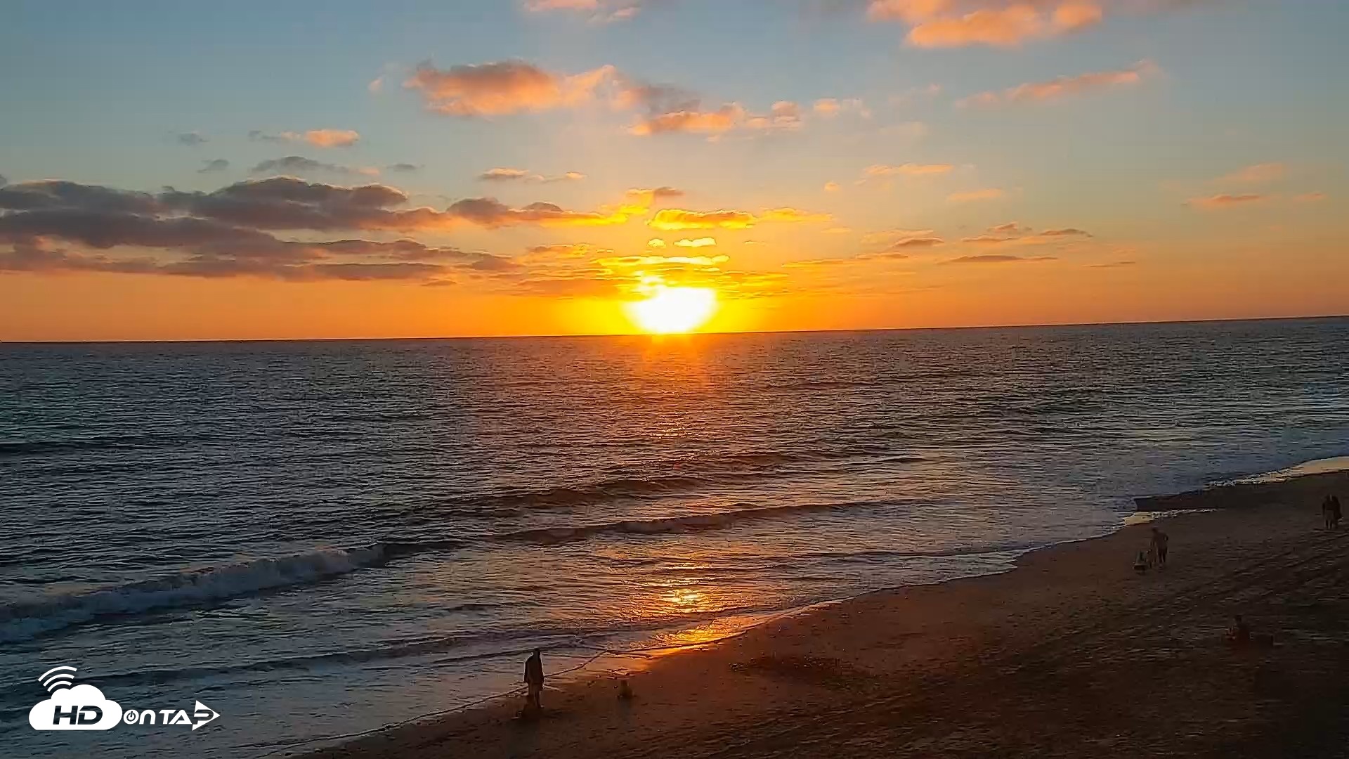 Snapshot of Carlsbad Beach Surf Live Webcam taken Sep 1, 2026, 7:10pm PDT