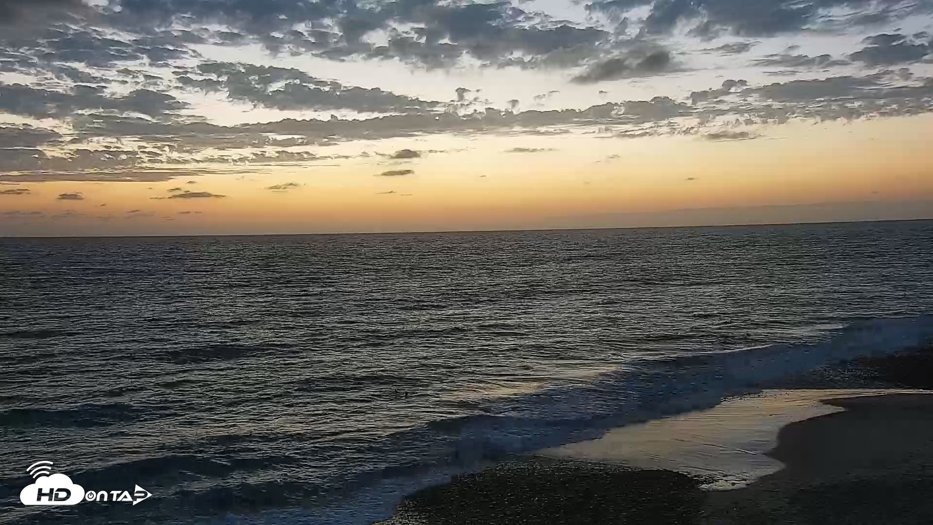 Snapshot of Carlsbad Beach Surf Live Webcam taken Sep 20, 2026, 7:07pm PDT