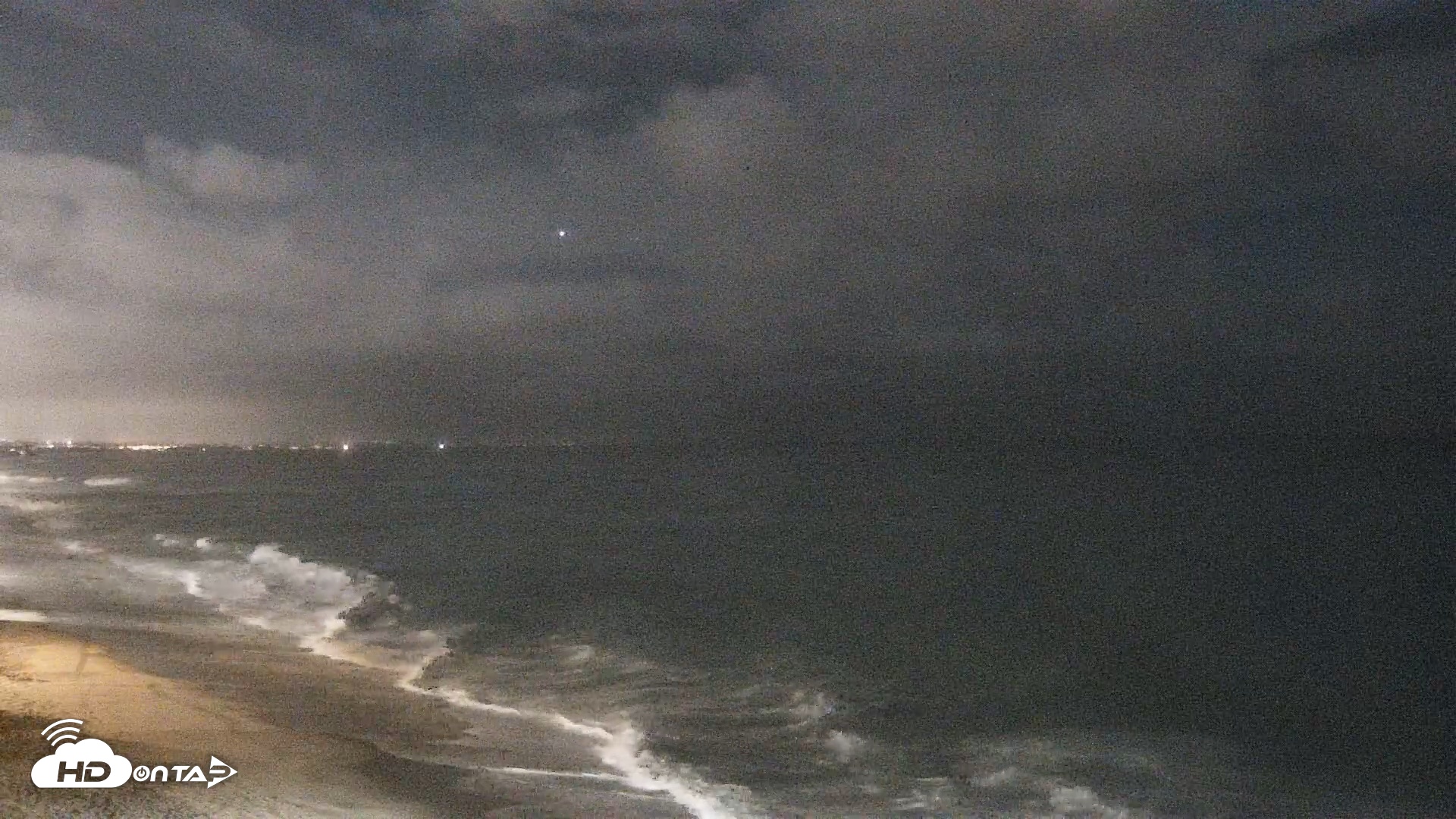 Snapshot of Carlsbad Beach Surf Live Webcam taken Sep 25, 2026, 8:36pm PDT