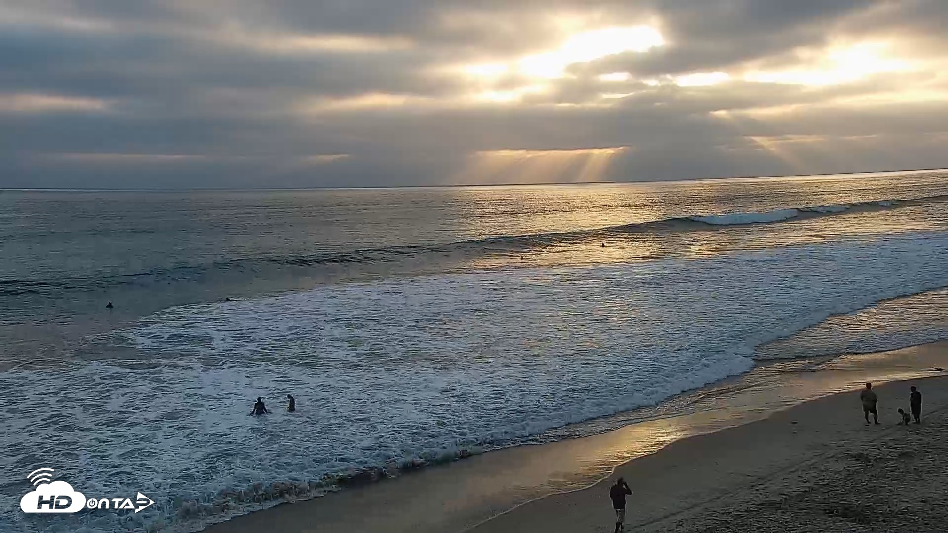 Snapshot of Carlsbad Beach Surf Live Webcam taken May 9, 2026, 7:03pm PDT