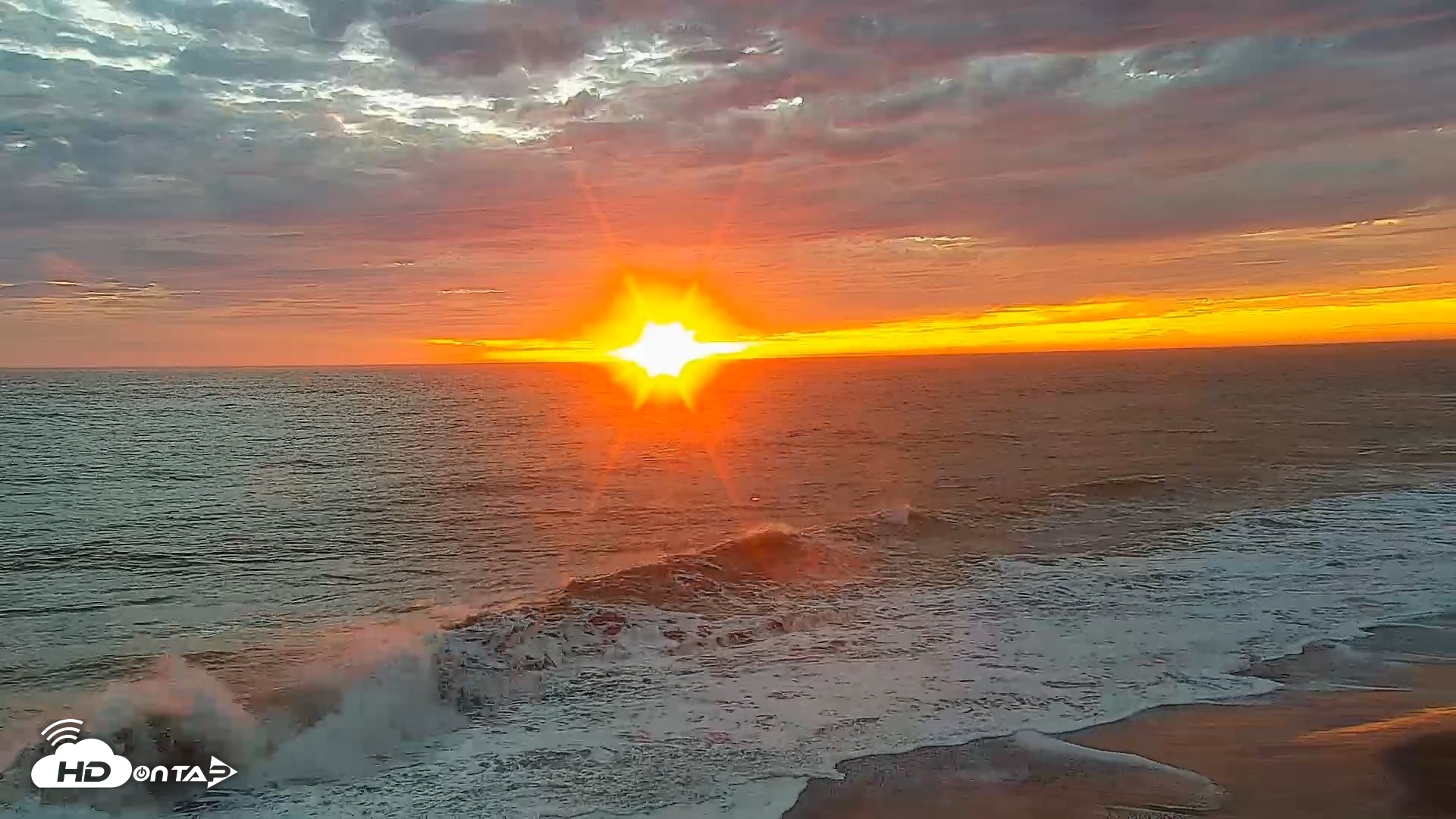 Snapshot of Carlsbad Beach Surf Live Webcam taken Sep 7, 2026, 7:05pm PDT