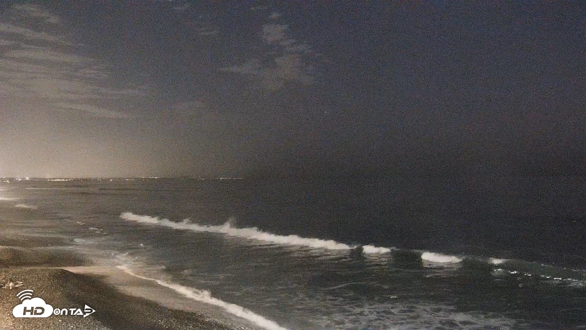 Snapshot of Carlsbad Beach Surf Live Webcam taken Oct 17, 2026, 7:03pm PDT