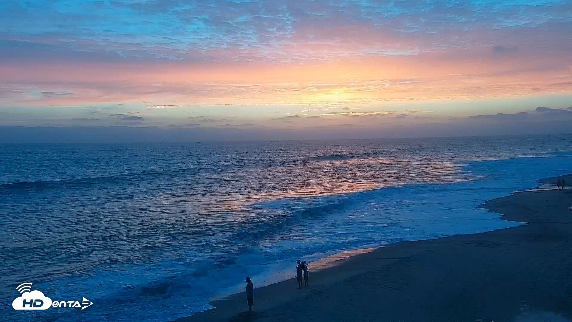 Snapshot of Carlsbad Beach Surf Live Webcam taken Jul 25, 2026, 8:04pm PDT