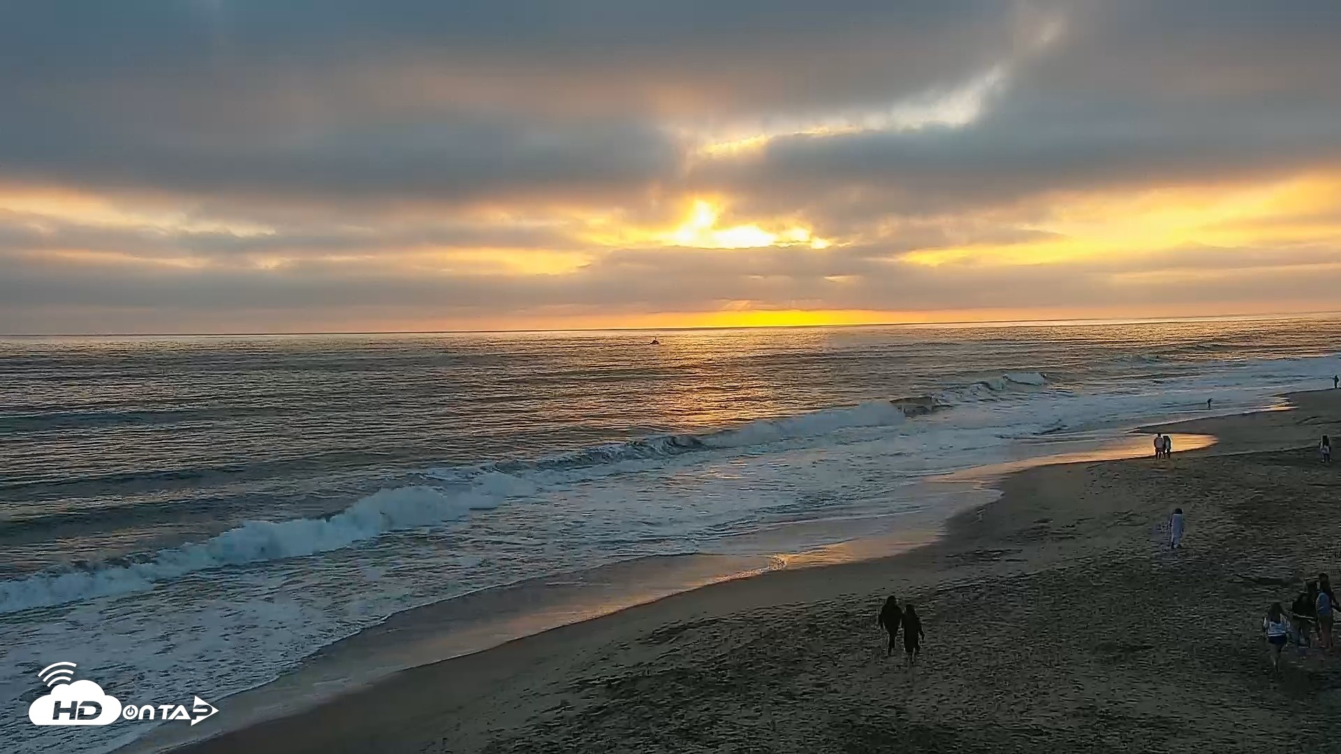 Snapshot of Carlsbad Beach Surf Live Webcam taken Jul 8, 2026, 7:49pm PDT