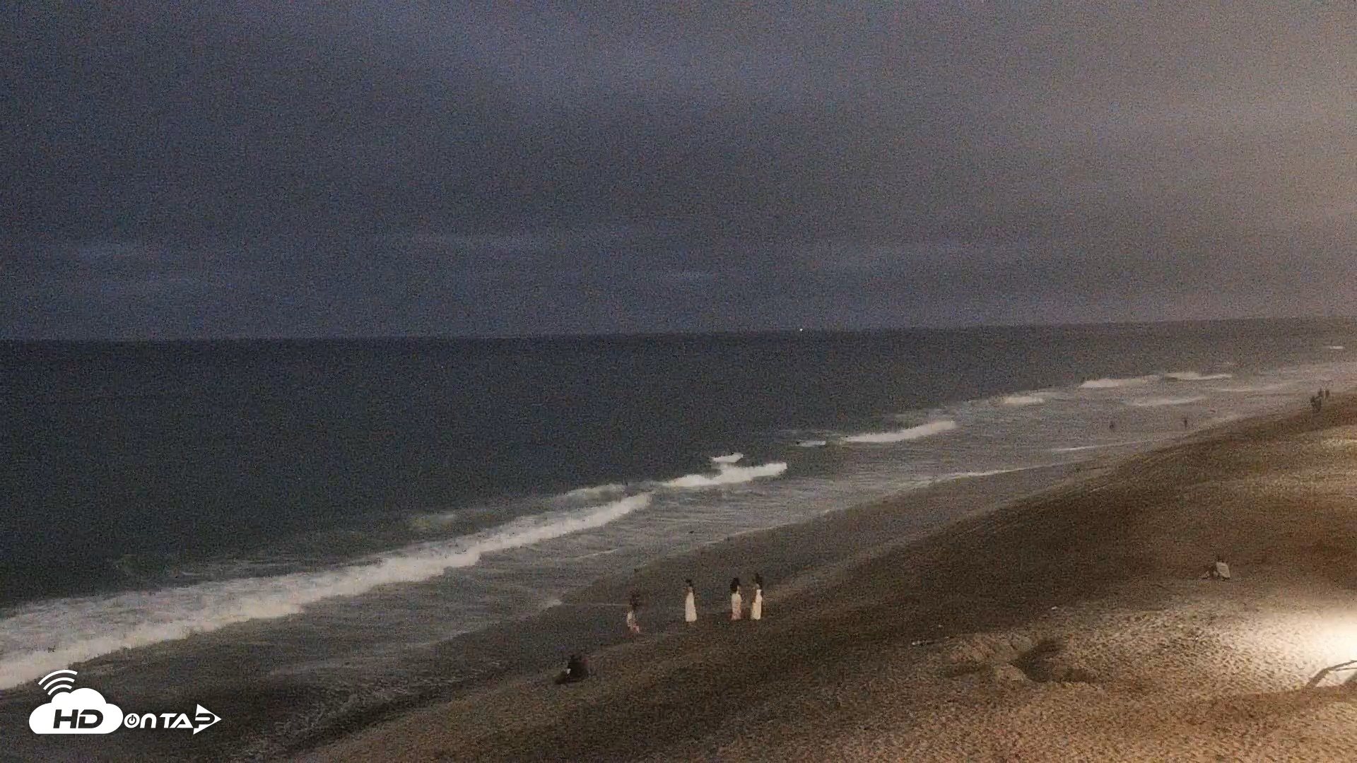 Snapshot of Carlsbad Beach Surf Live Webcam taken Aug 2, 2026, 8:31pm PDT