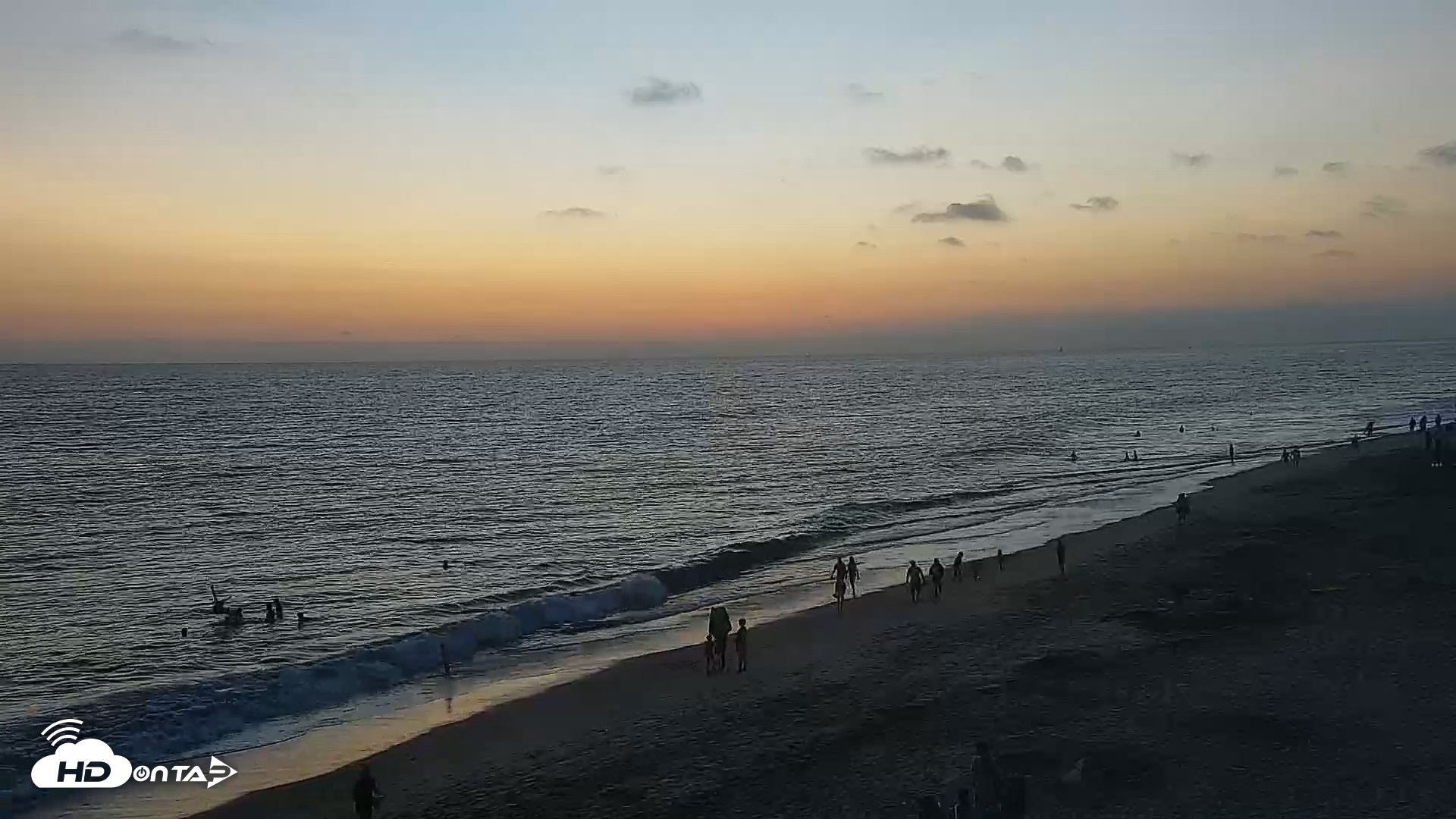 Snapshot of Carlsbad Beach Surf Live Webcam taken Aug 7, 2026, 7:53pm PDT