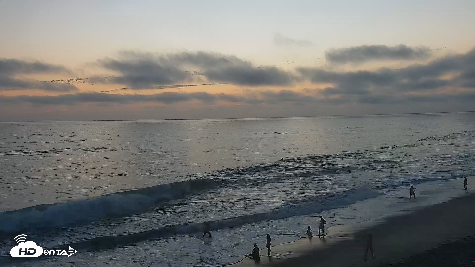 Snapshot of Carlsbad Beach Surf Live Webcam taken Aug 28, 2026, 7:27pm PDT