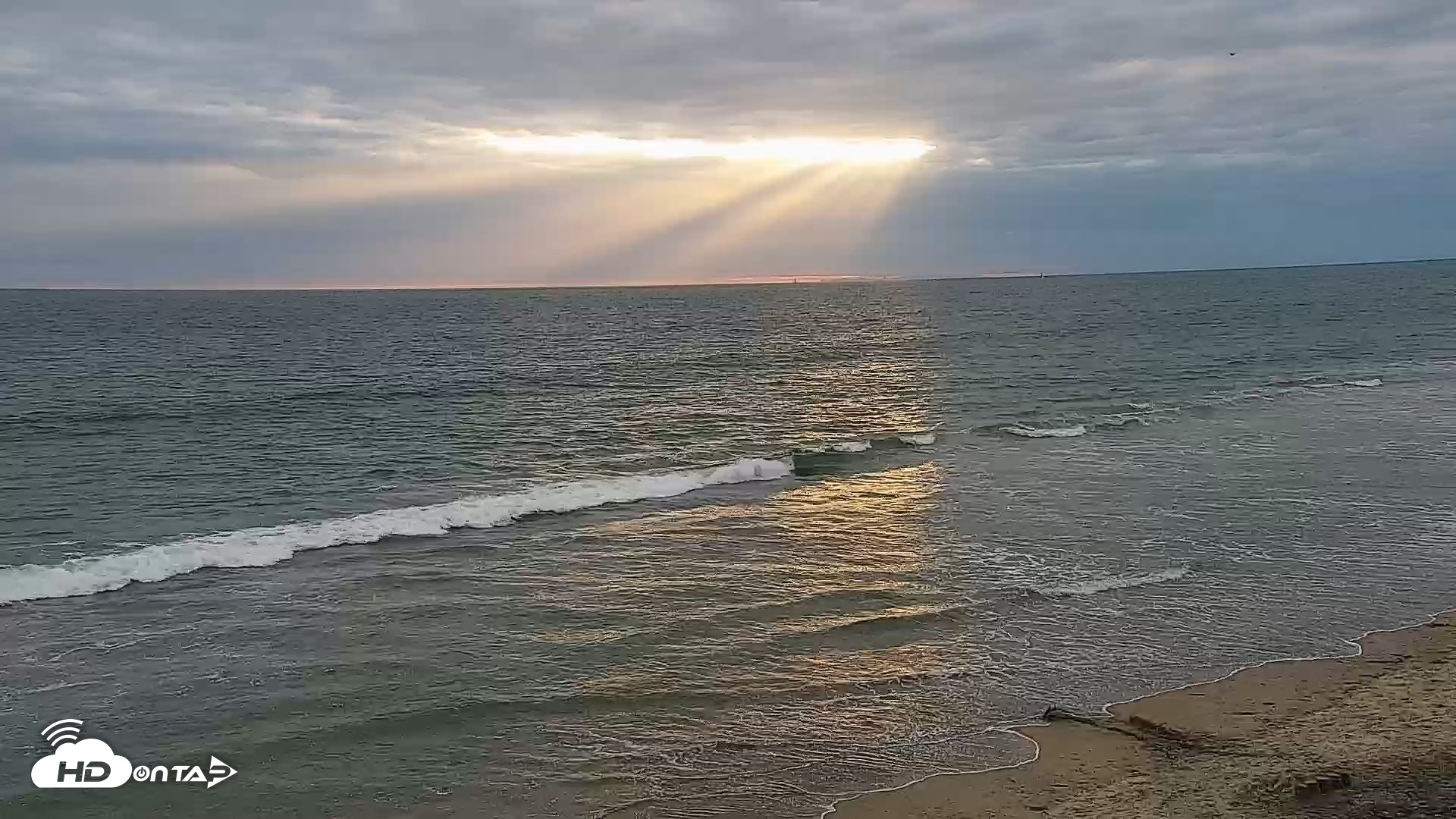 Snapshot of Carlsbad Beach Surf Live Webcam taken May 3, 2026, 7:00pm PDT