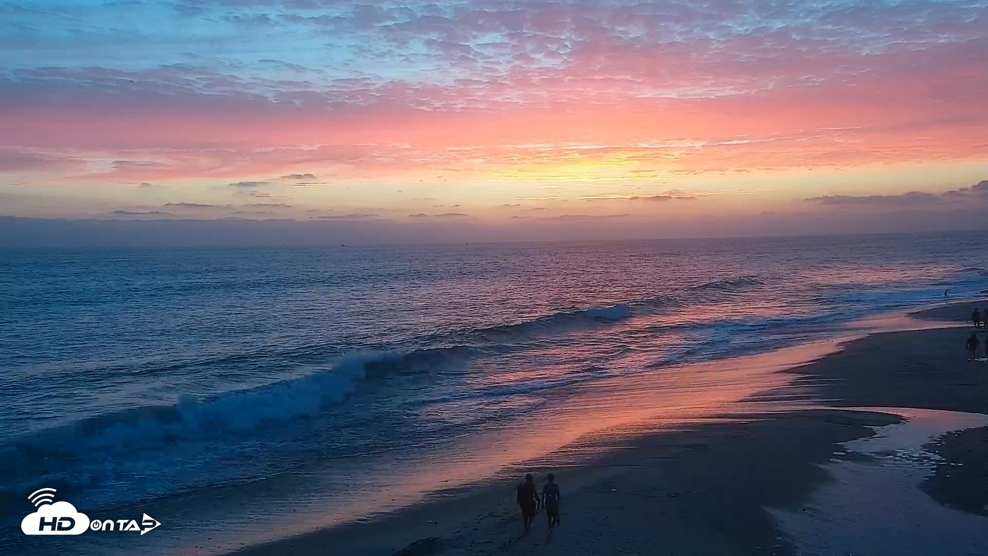 Snapshot of Carlsbad Beach Surf Live Webcam taken Jul 25, 2026, 8:07pm PDT