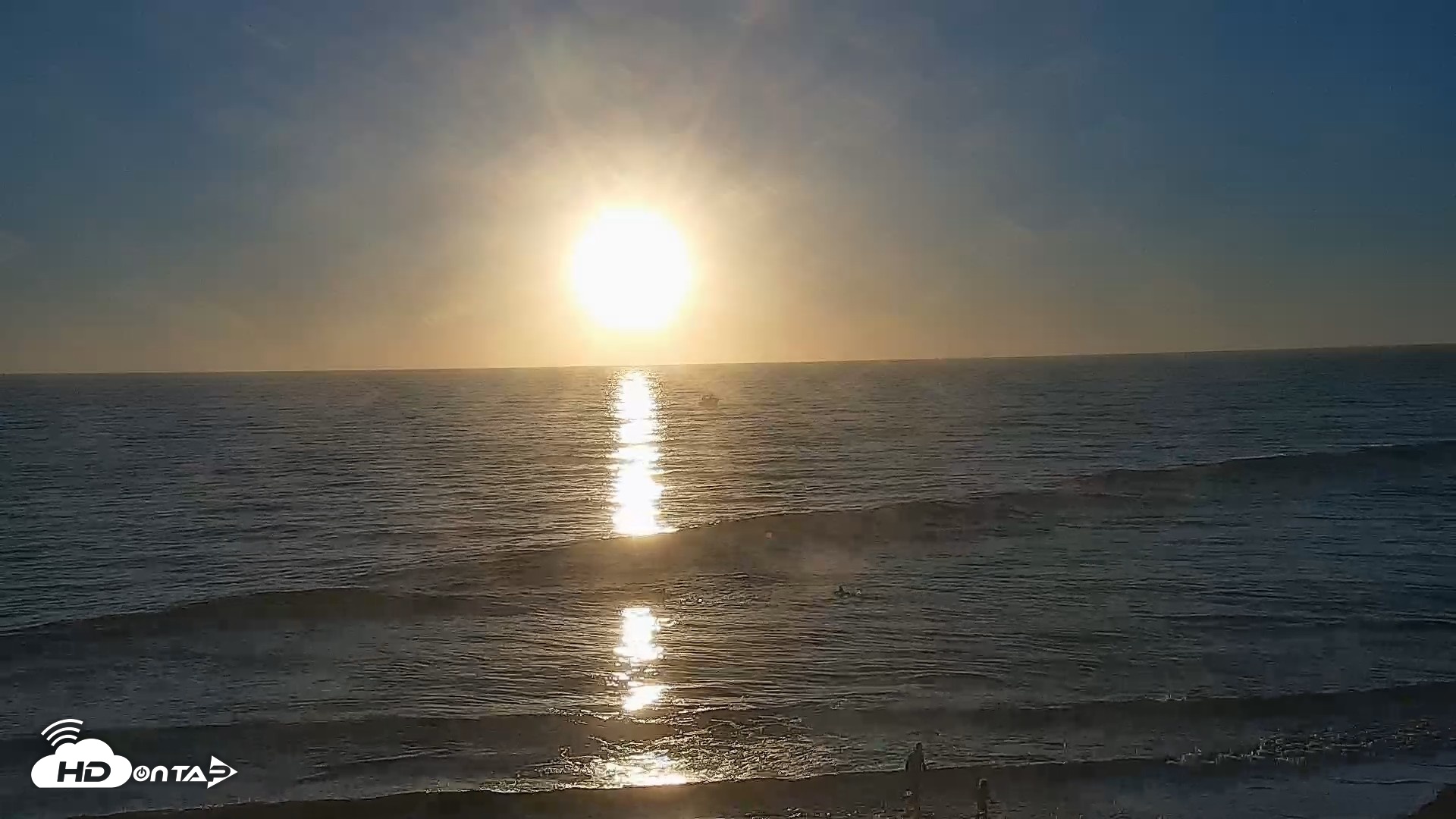 Snapshot of Carlsbad Beach Surf Live Webcam taken Oct 2, 2026, 6:12pm PDT