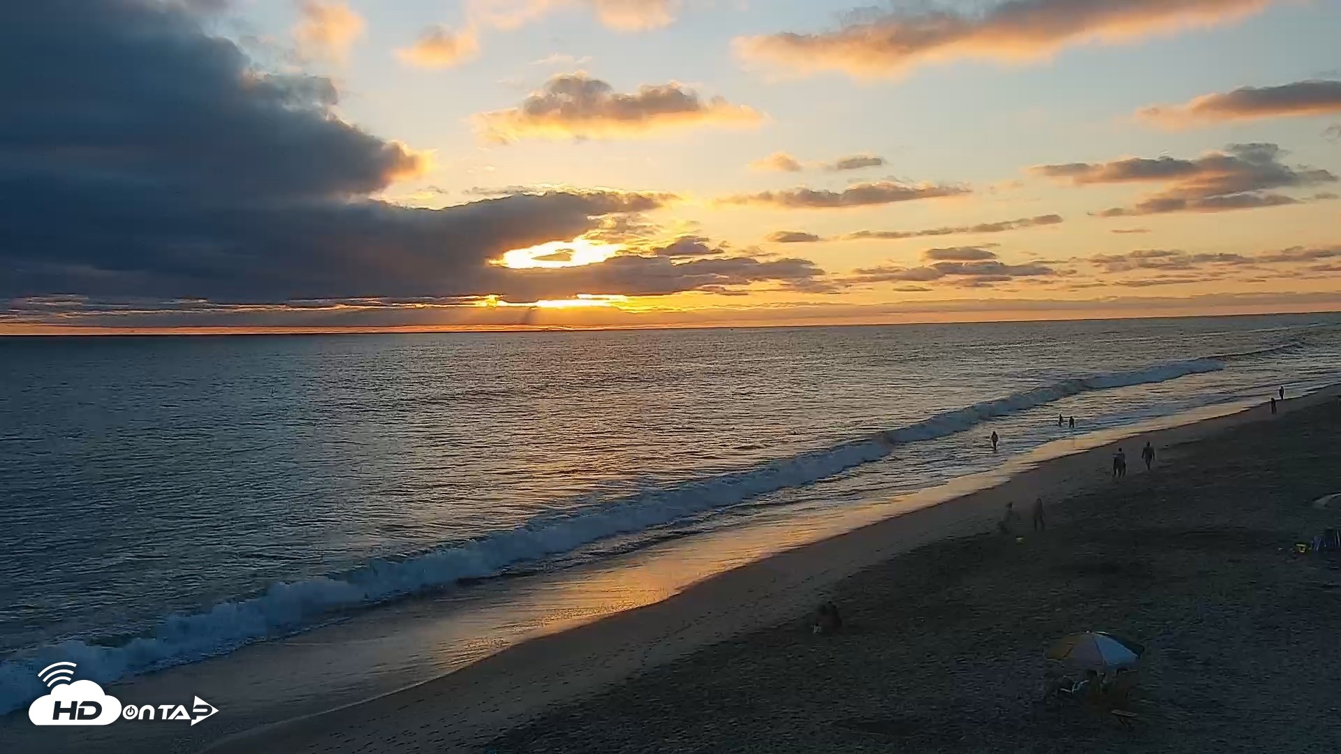 Snapshot of Carlsbad Beach Surf Live Webcam taken Aug 14, 2026, 7:26pm PDT