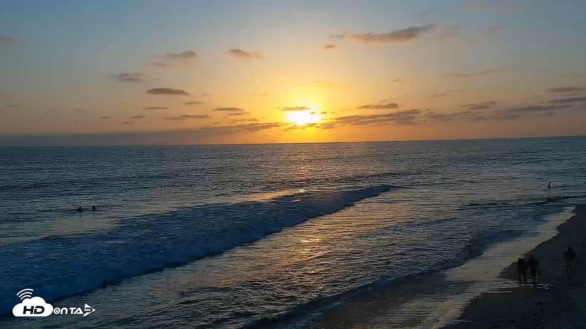 Snapshot of Carlsbad Beach Surf Live Webcam taken May 14, 2026, 7:29pm PDT